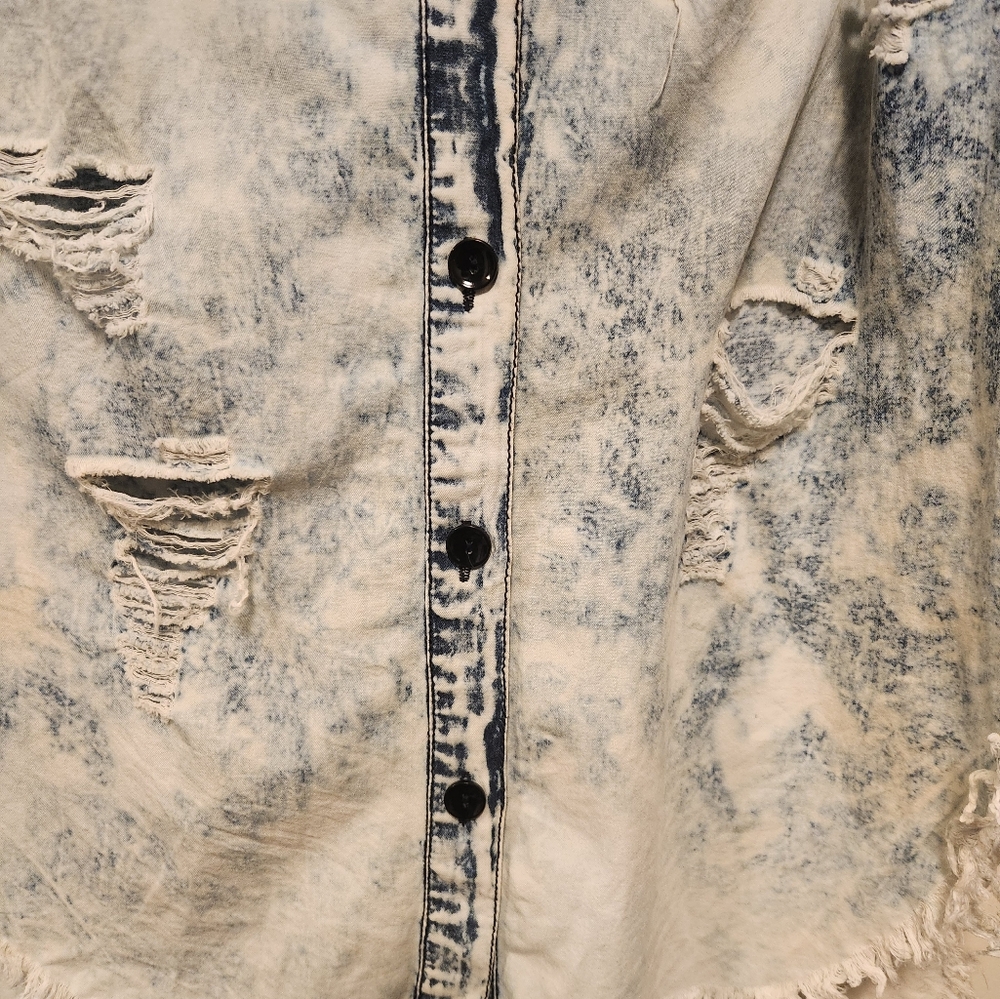 THRILL JEANS Ultra Fashionable Distressed Denim Street Wear Women's Shirt Size M - Picture 5 of 7